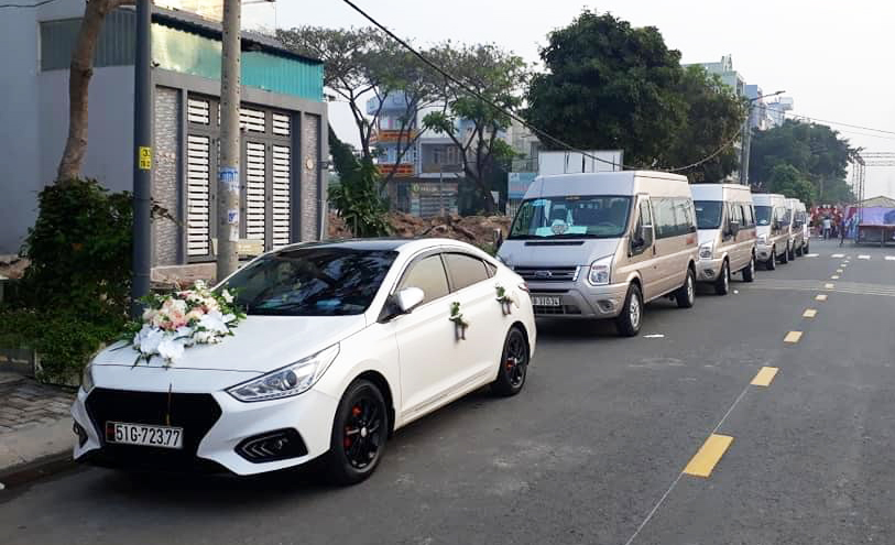 thuê xe 4 chỗ tại tphcm