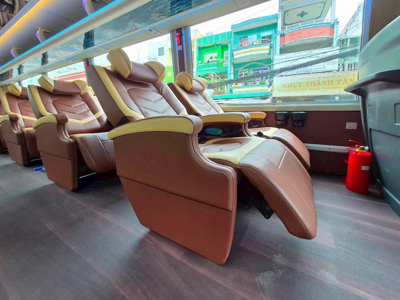 thuê xe limousine 18 chỗ