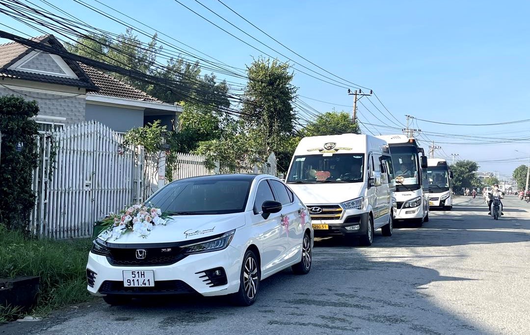 thuê xe 16 chỗ tại tp.hcm