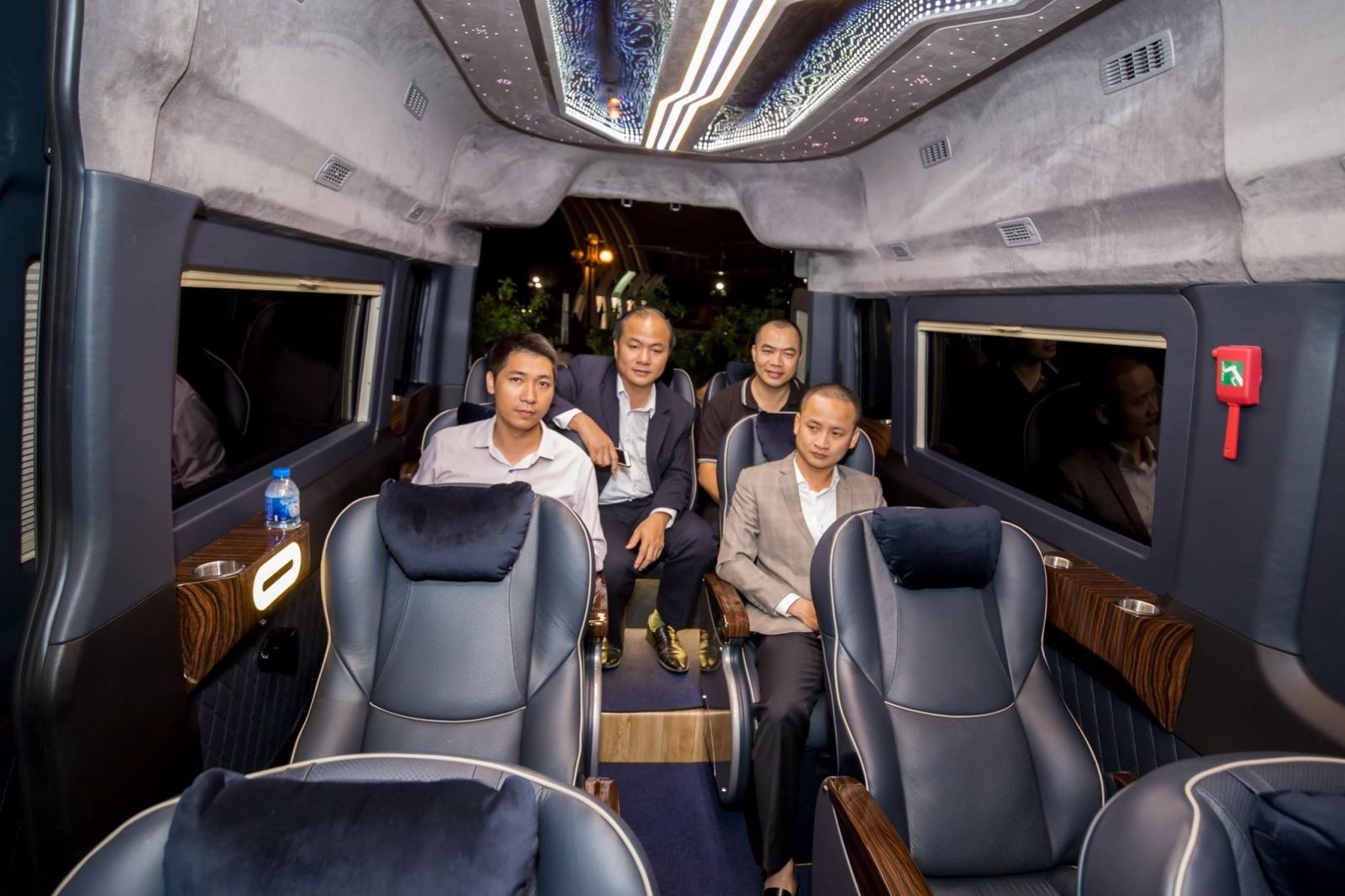 thuê xe 16 chỗ tại tphcm